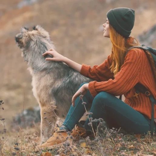 woman-on-mountain-norge-forbrukslan-image